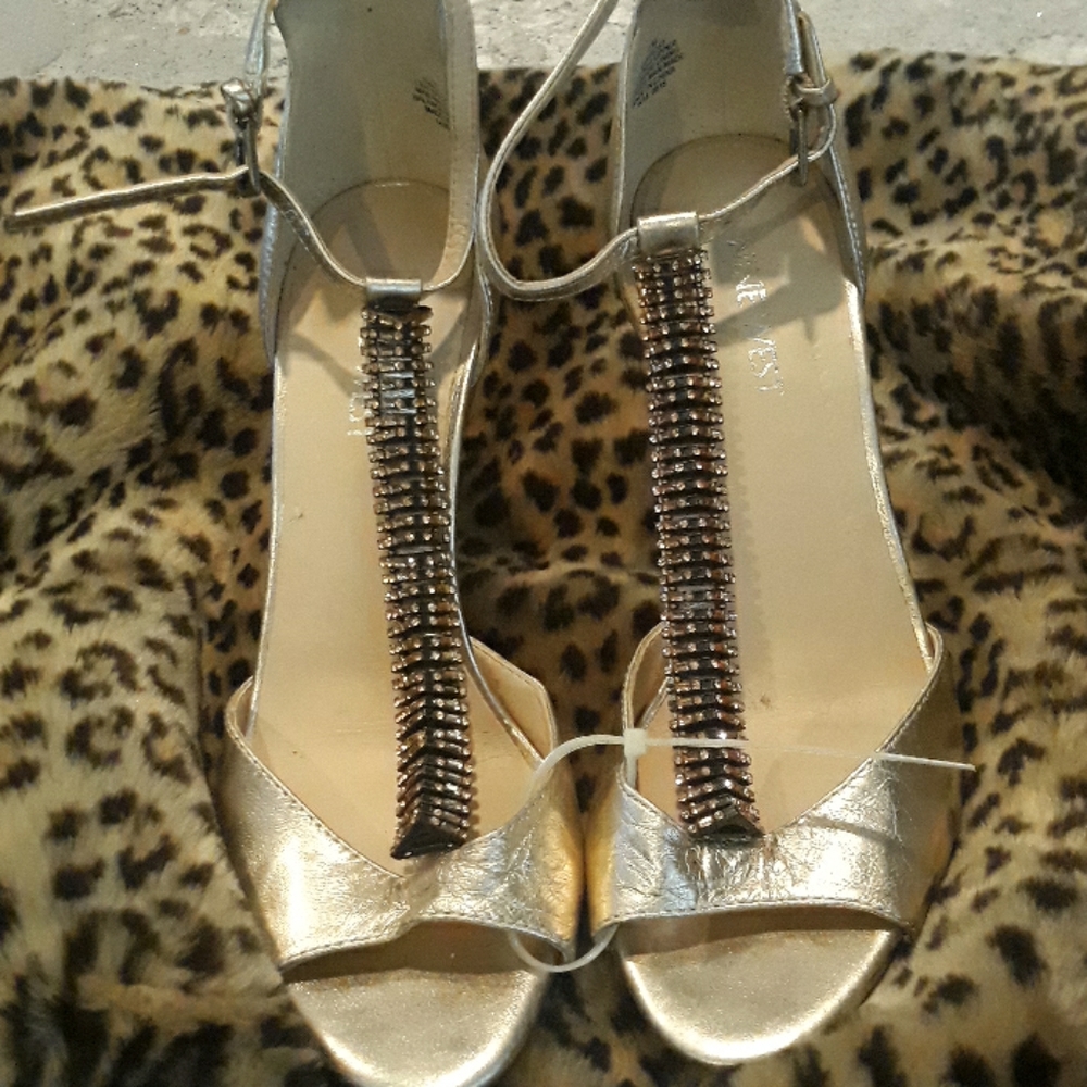 BNWT Nine West open to heels.